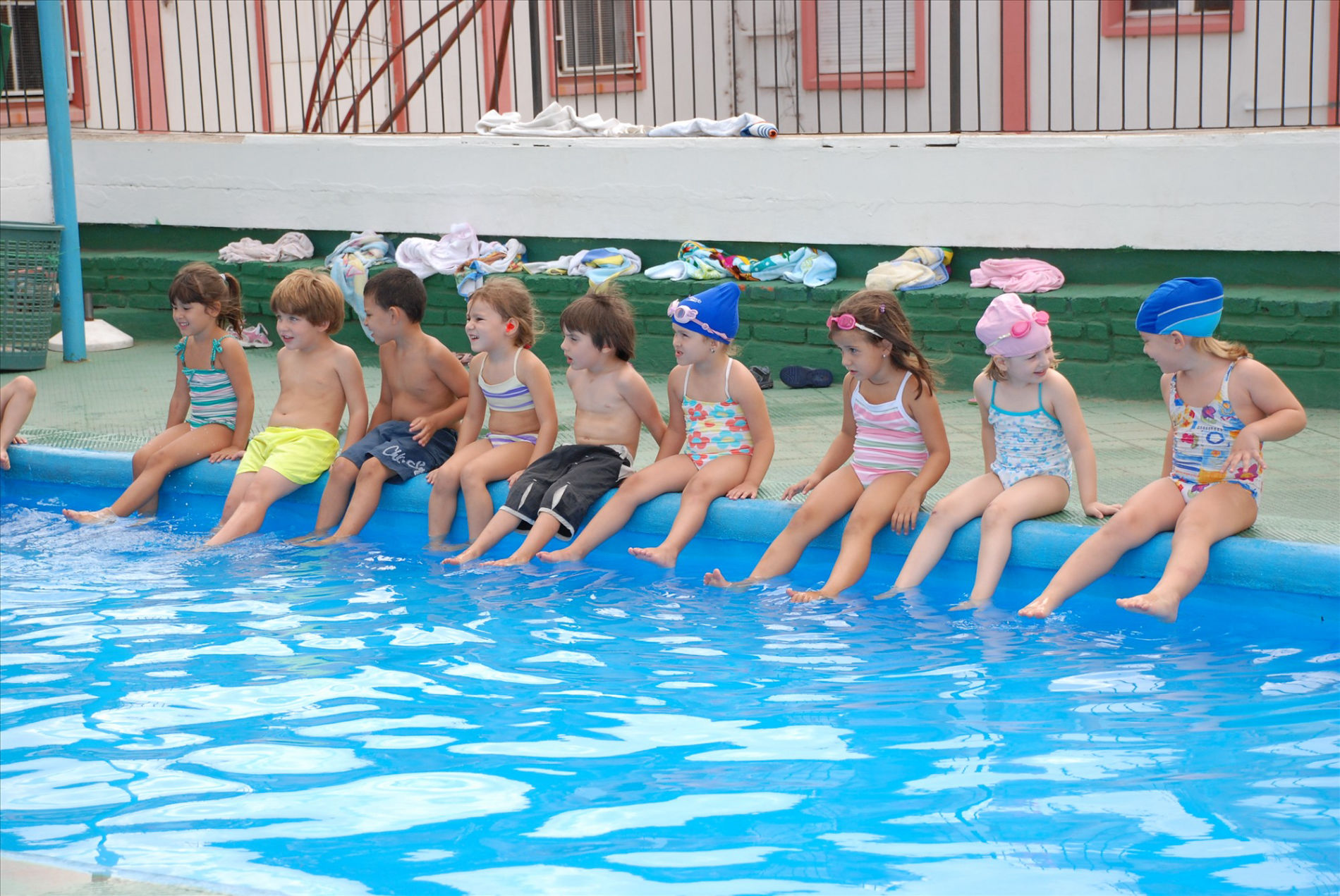 niños en la pileta